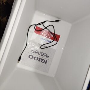 Igloo White Cooler & Speaker